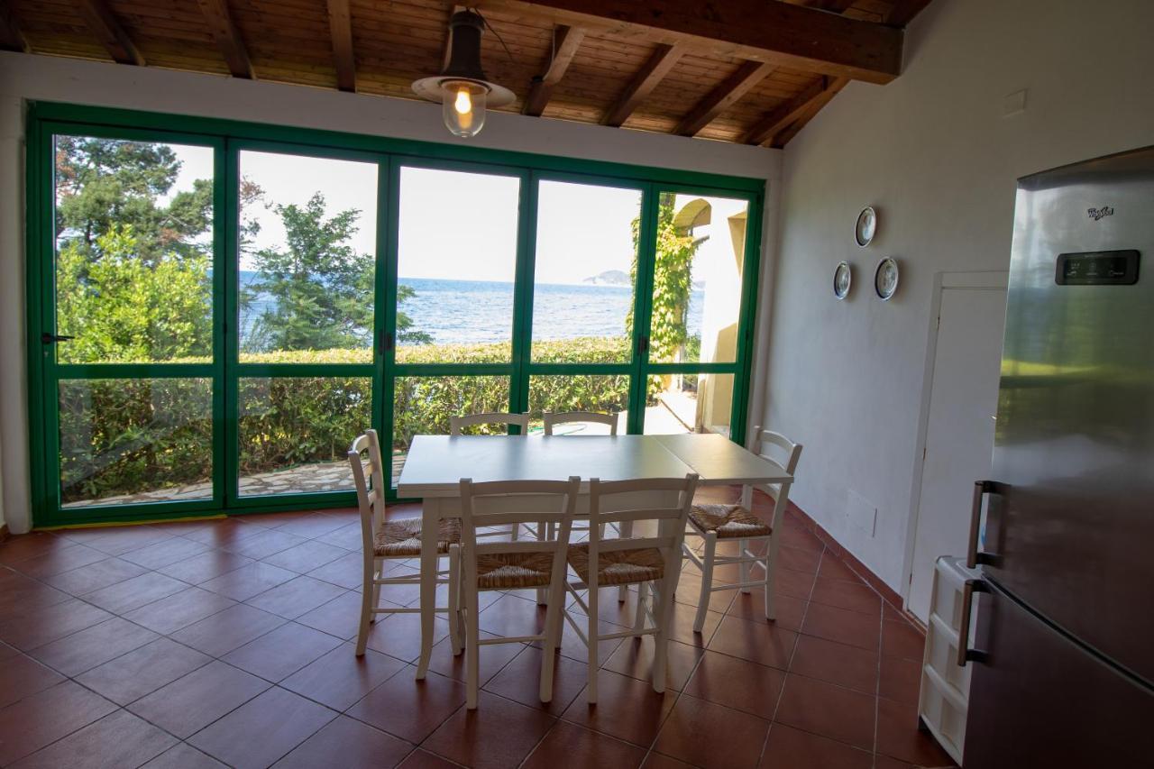 Villa Le Sprizze A Bordo Del Mare - Goelba Marciana Marina  Exteriér fotografie